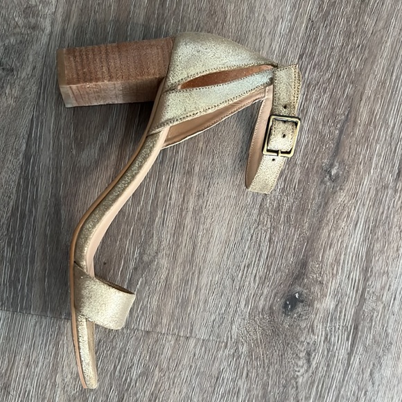 ABLE Elizabeth Heel in Gold Metallic - Picture 3 of 5